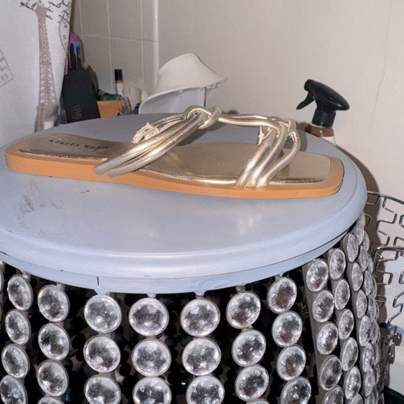 Azalea Wang 
STETSON SANDAL IN GOLD SIZE 7 - Picture 11 of 12